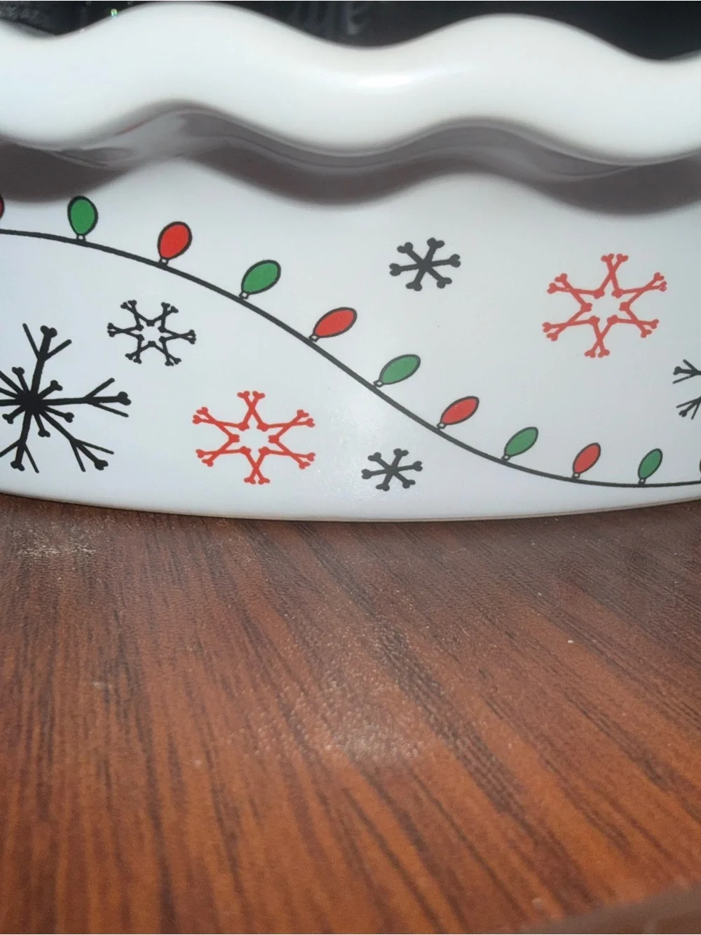 White Holiday-Themed Ceramic Pie Dish with Jack Skellington Graphic